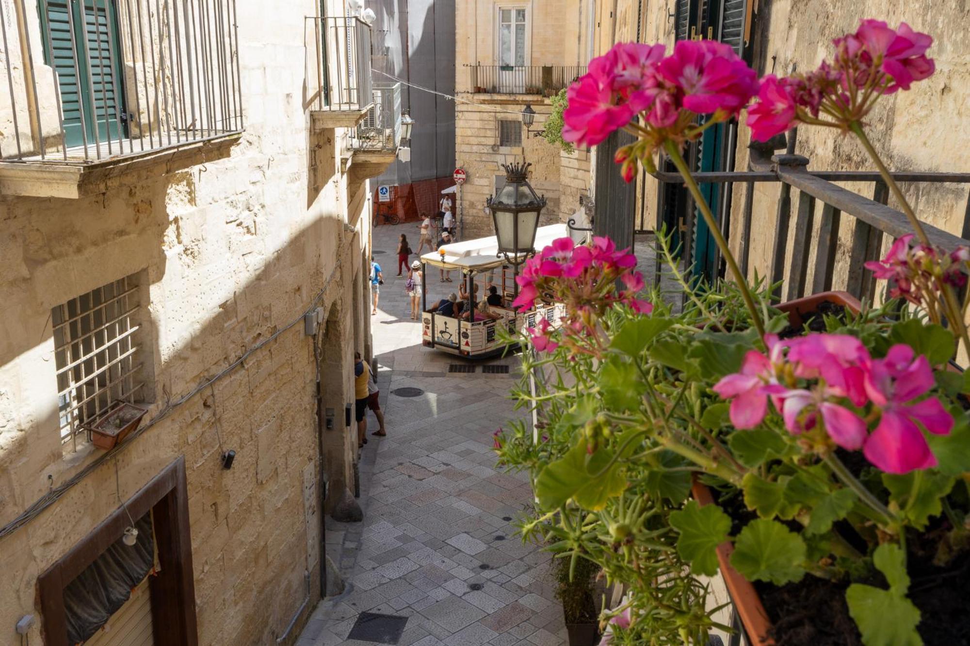 Palazzo Della Contessa - Suites & Breakfast Lecce Eksteriør bilde